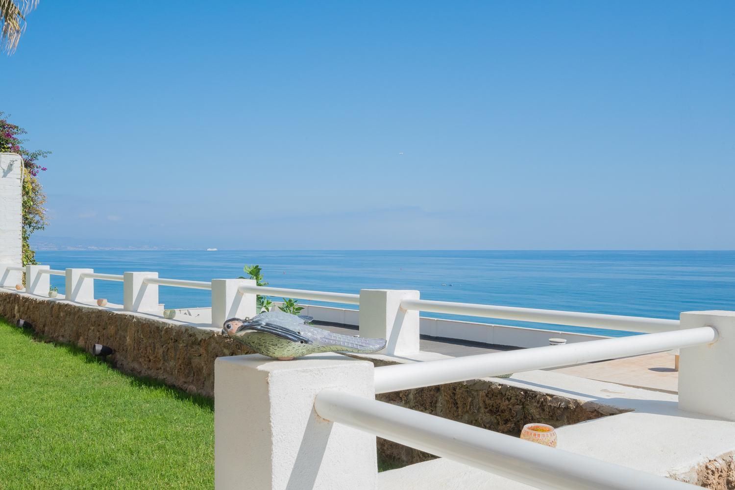 Апартаменты Private 250Sqm Garden Duplex, Jacuzzi, Cinema, Sea View Escape Торремолинос Экстерьер фото