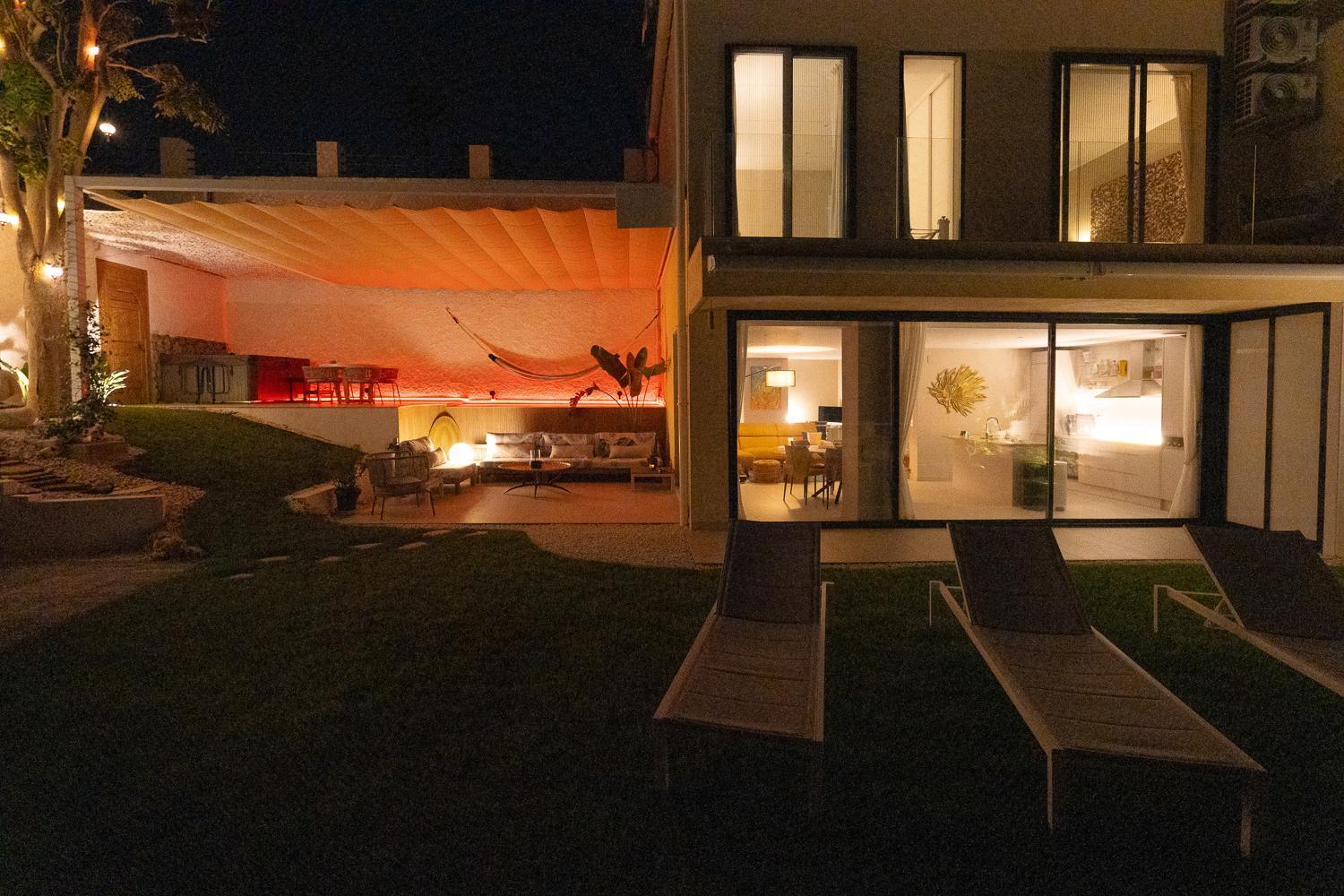 Апартаменты Private 250Sqm Garden Duplex, Jacuzzi, Cinema, Sea View Escape Торремолинос Экстерьер фото
