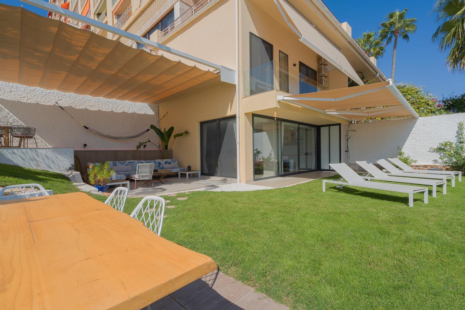 Апартаменты Private 250Sqm Garden Duplex, Jacuzzi, Cinema, Sea View Escape Торремолинос Экстерьер фото