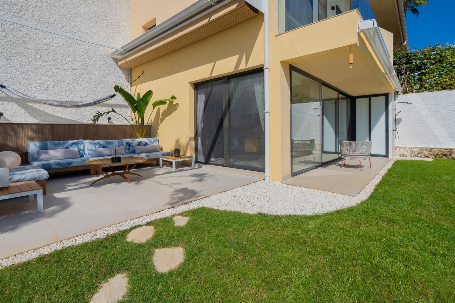 Апартаменты Private 250Sqm Garden Duplex, Jacuzzi, Cinema, Sea View Escape Торремолинос Экстерьер фото